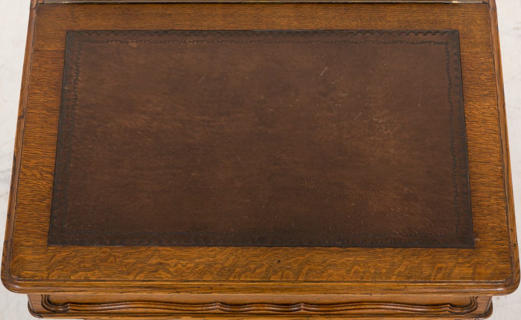 Oak Arts and Crafts Style Davenport
