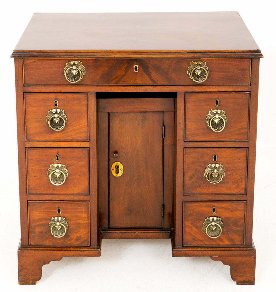 Georgian Mahogany Kneehole Desk