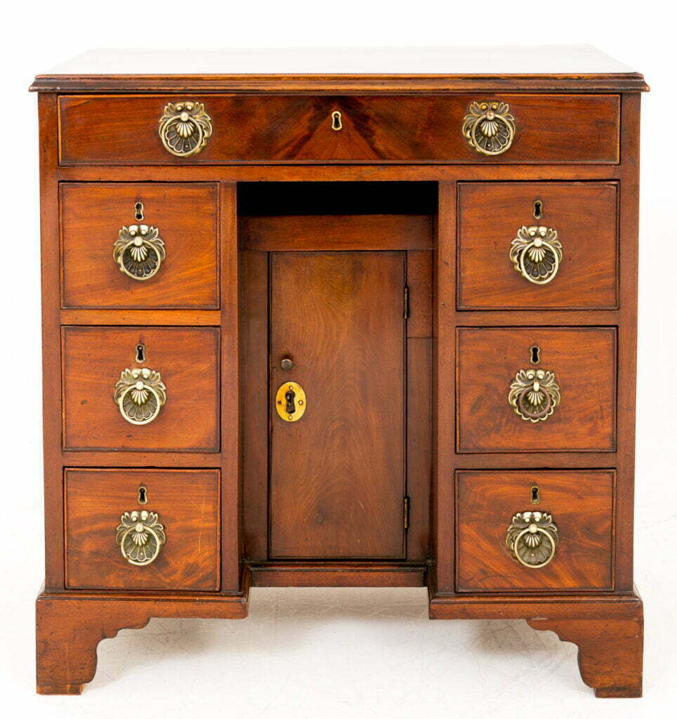 Georgian Mahogany Kneehole Desk
