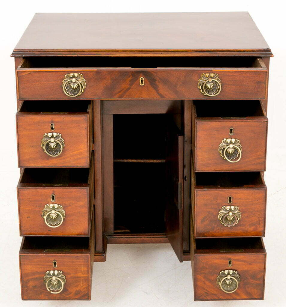 Georgian Mahogany Kneehole Desk