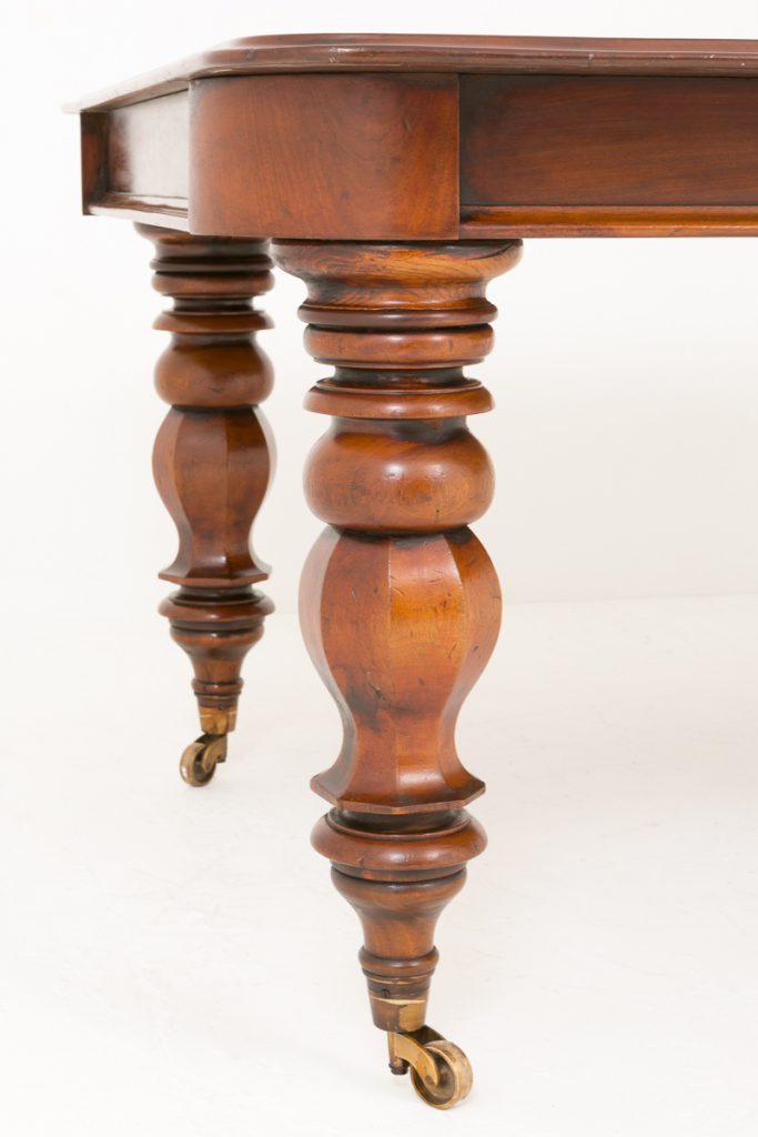 Victorian Mahogany 2 Leaf Extending Dining Table.