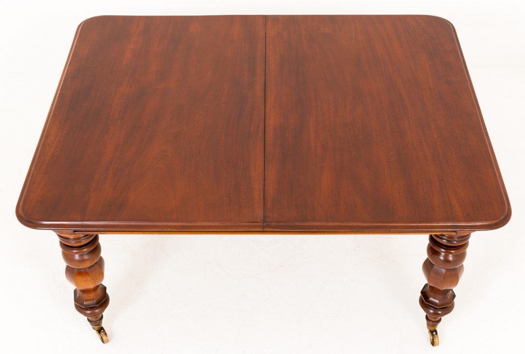 Victorian Mahogany 2 Leaf Extending Dining Table.