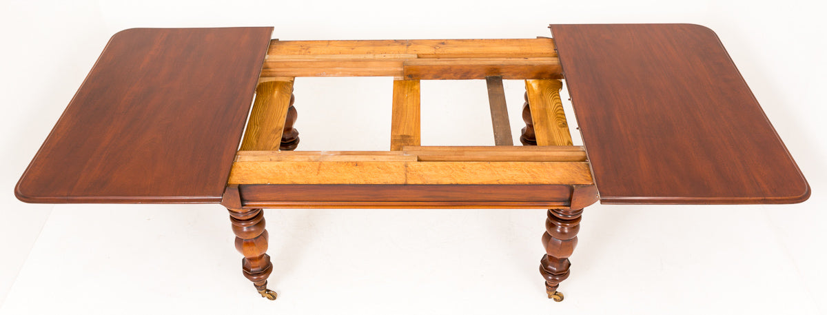 Victorian Mahogany 2 Leaf Extending Dining Table.