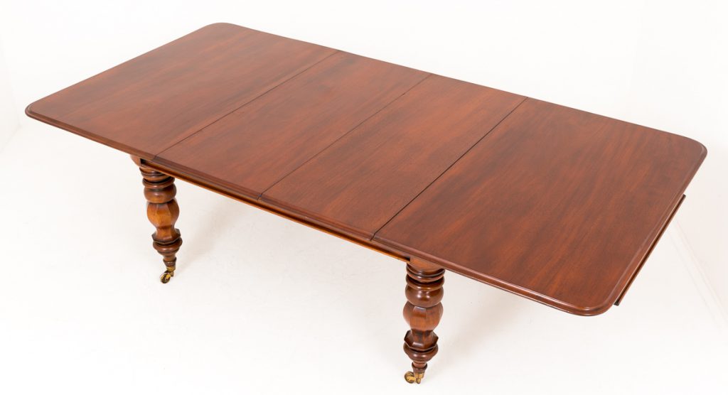 Victorian Mahogany 2 Leaf Extending Dining Table.