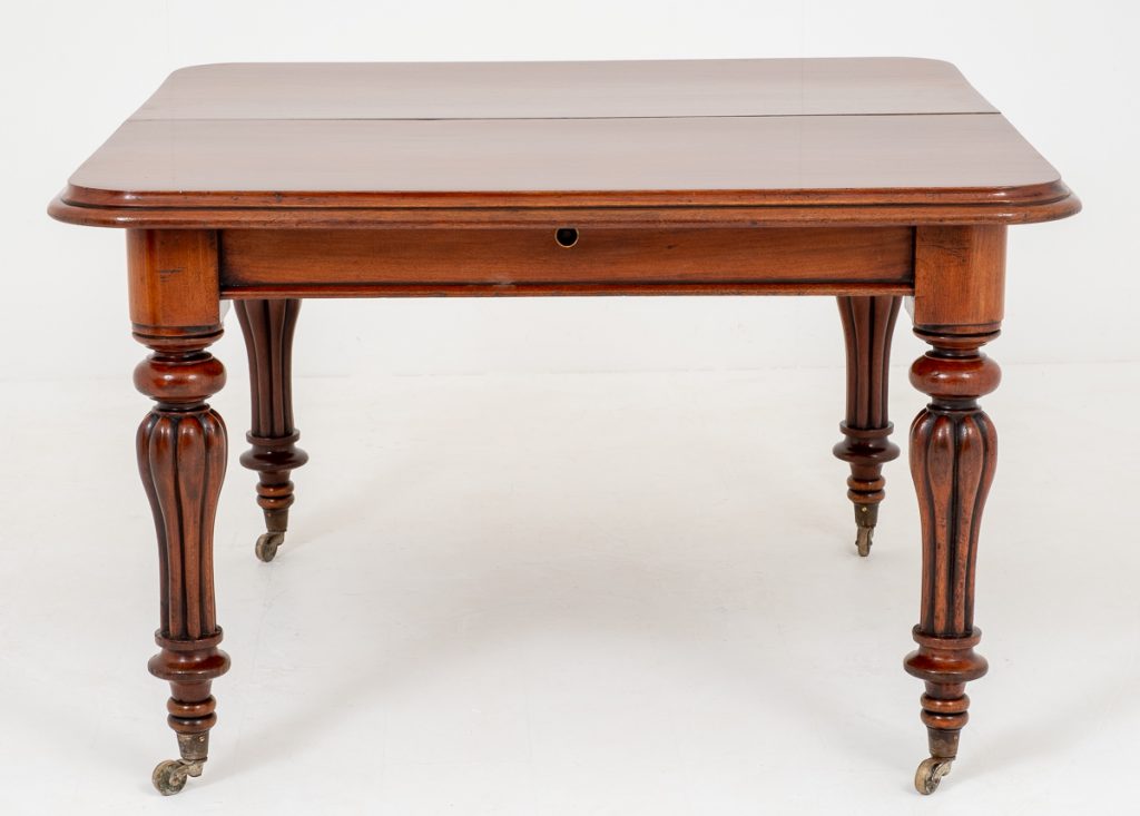 Early Victorian Mahogany Extending Dining Table