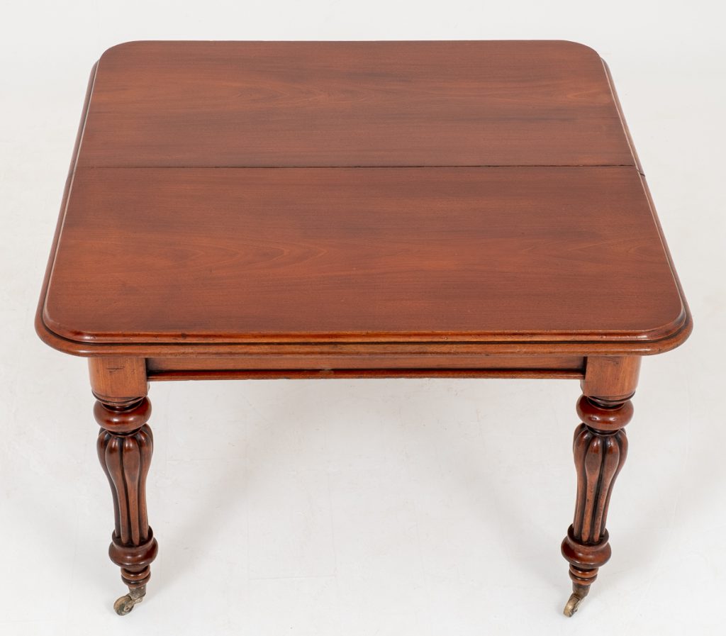 Early Victorian Mahogany Extending Dining Table