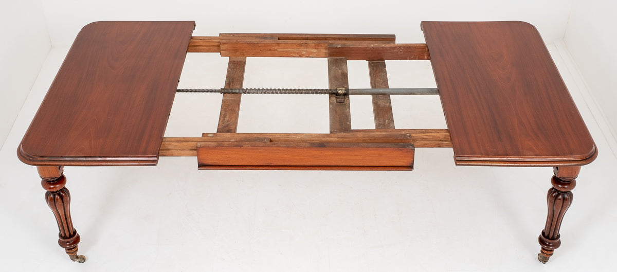 Early Victorian Mahogany Extending Dining Table