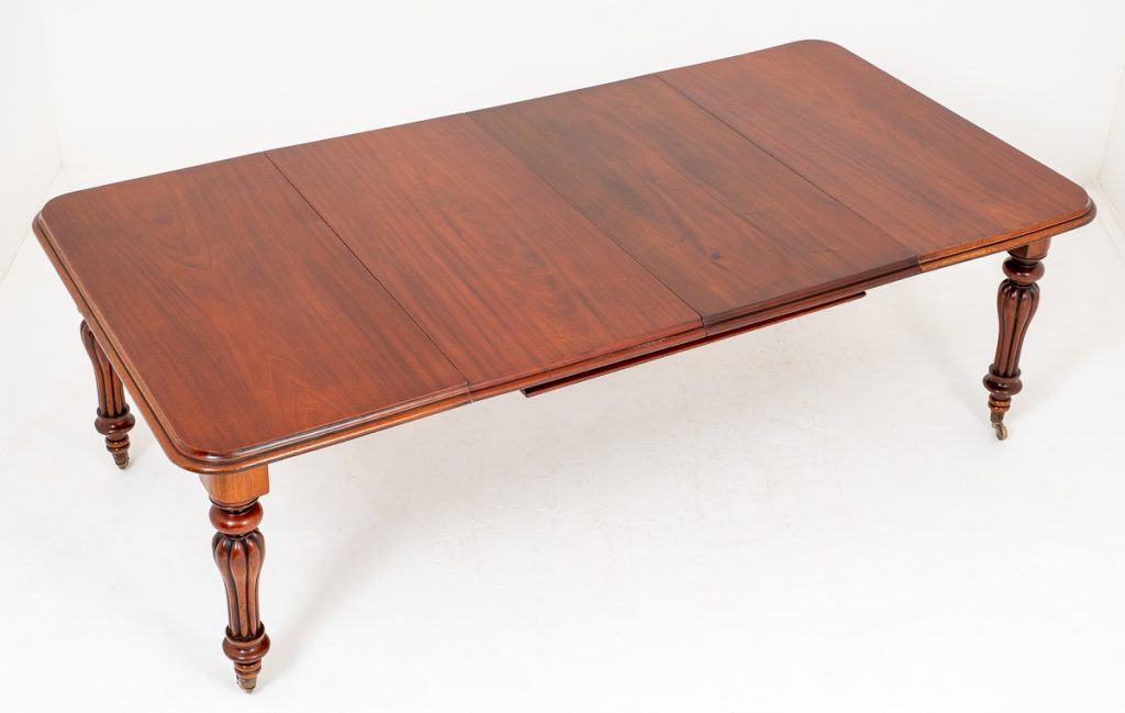 Early Victorian Mahogany Extending Dining Table