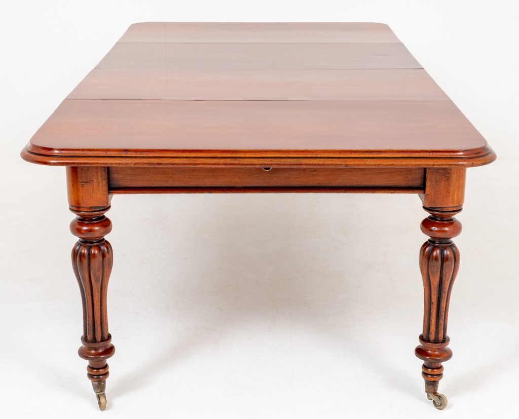 Early Victorian Mahogany Extending Dining Table