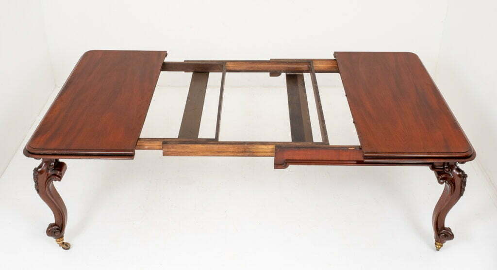 Good Quality Victorian Mahogany Extending Dining Table