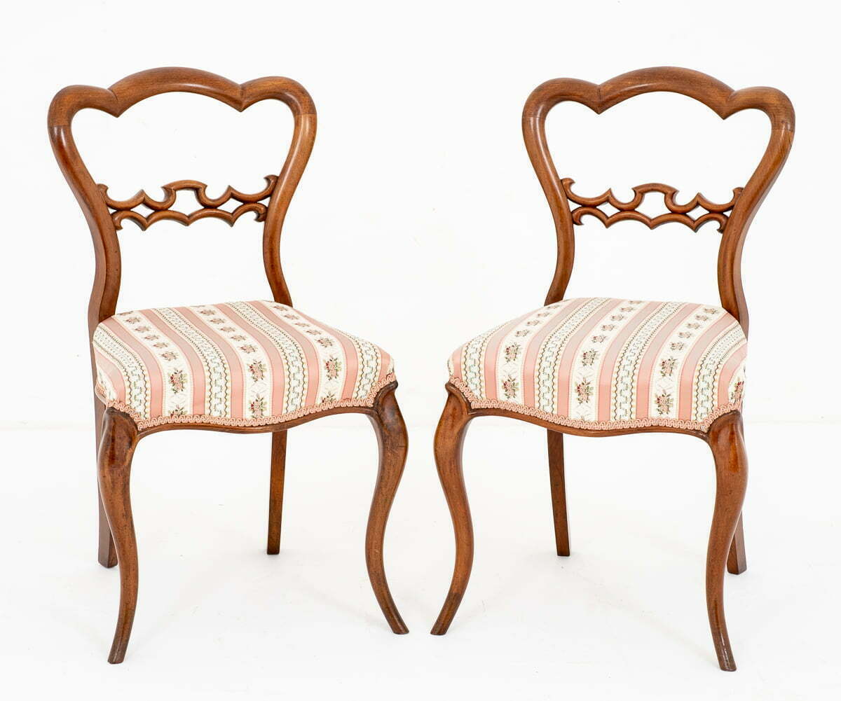 Pretty Pair of Victorian Mahogany Side Chairs