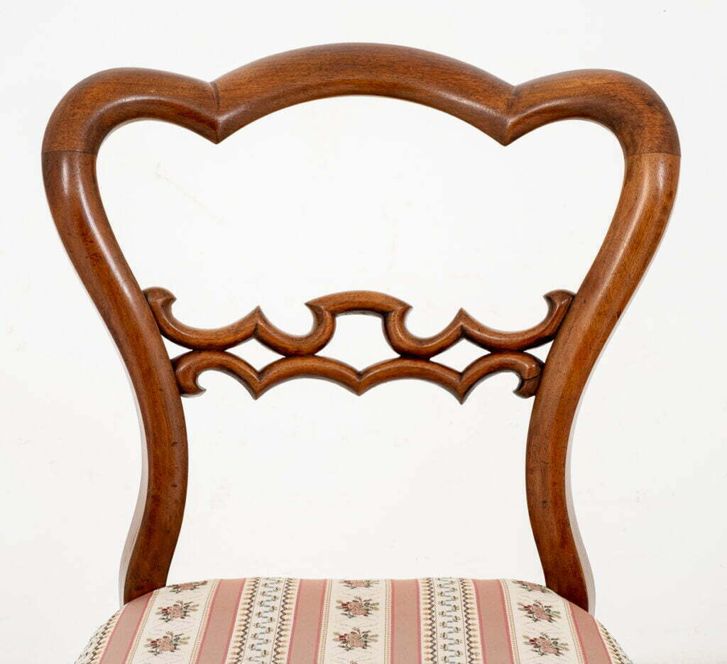 Pretty Pair of Victorian Mahogany Side Chairs