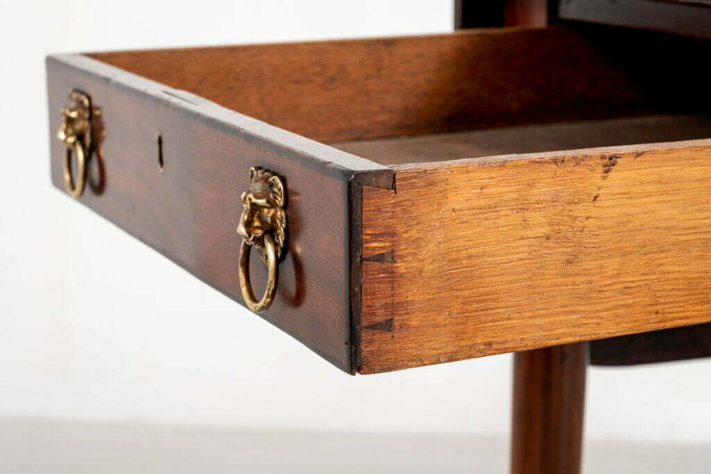 Pretty Mahogany Pembroke Table