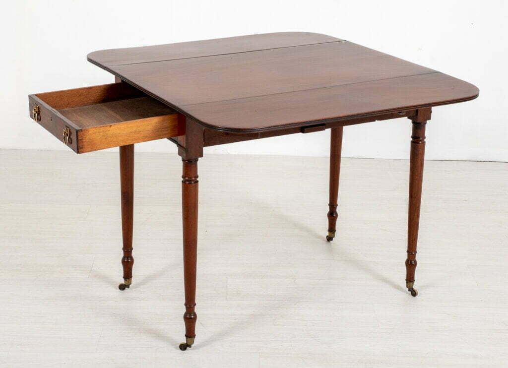 Pretty Mahogany Pembroke Table