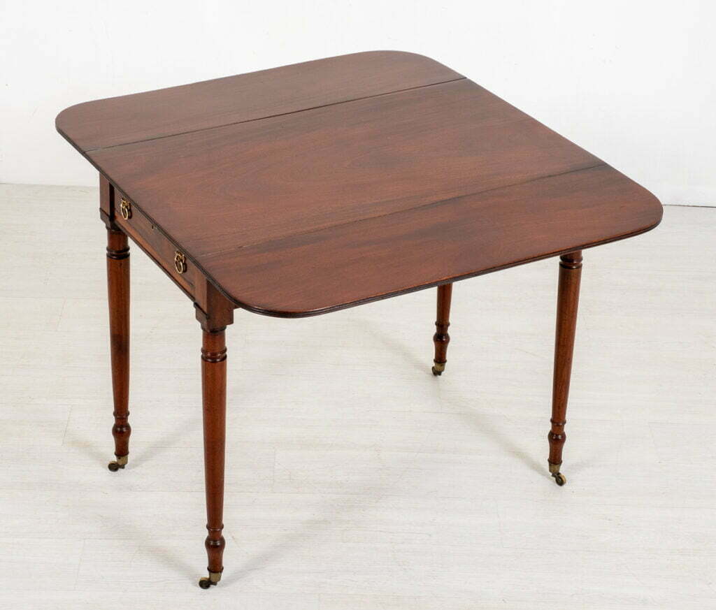 Pretty Mahogany Pembroke Table