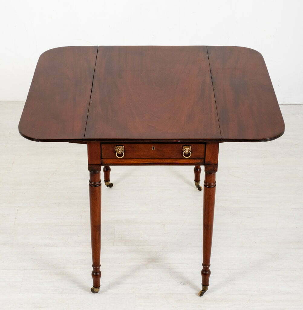 Pretty Mahogany Pembroke Table