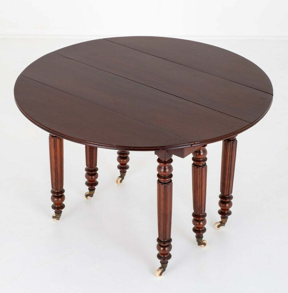 Unusual Mahogany Extending Dining Table