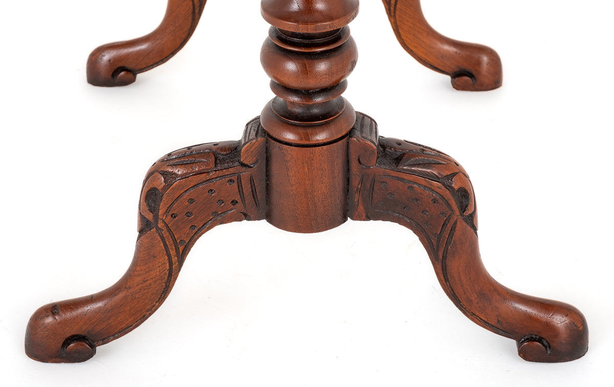 Pretty Victorian Walnut Occasional Table