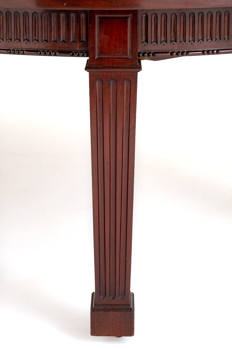 Good Quality Mahogany 2 Leaf Extending Dining Table