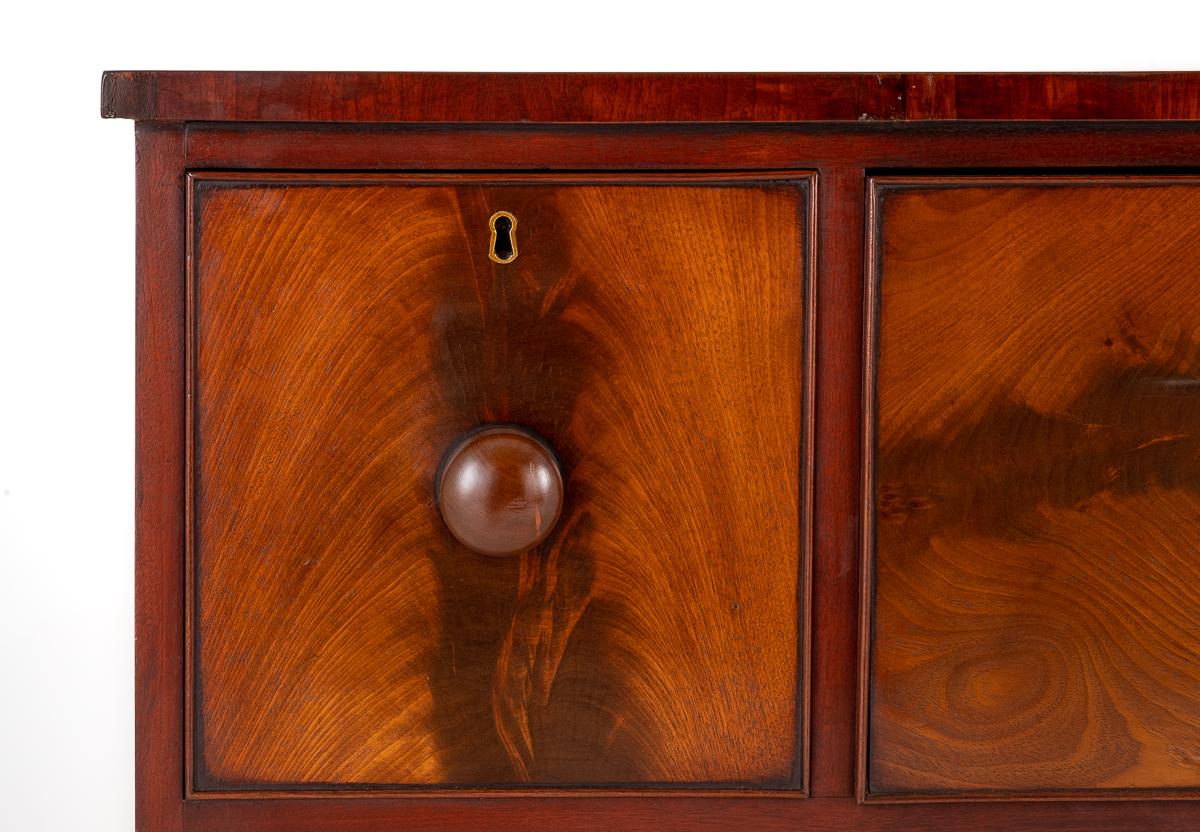 Victorian Mahoghany Chest of Drawers