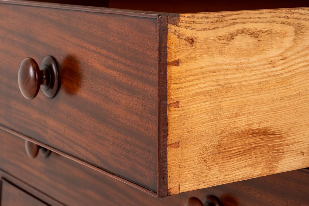 Victorian Mahoghany Chest of Drawers