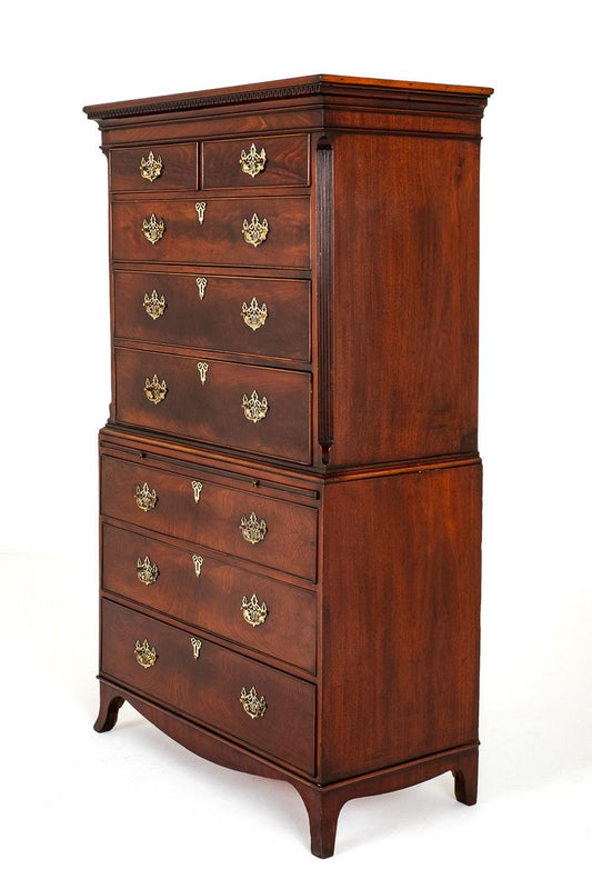 Georgian Mahogany Chest on Chest with 3 Oak Lined Drawers