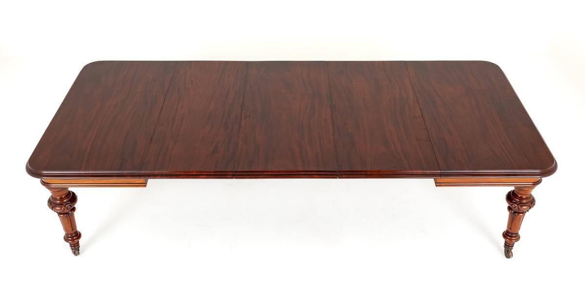 Good Quality Early Victorian Mahogany Extending Dining Table