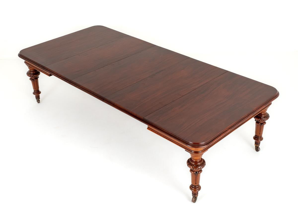 Good Quality Early Victorian Mahogany Extending Dining Table