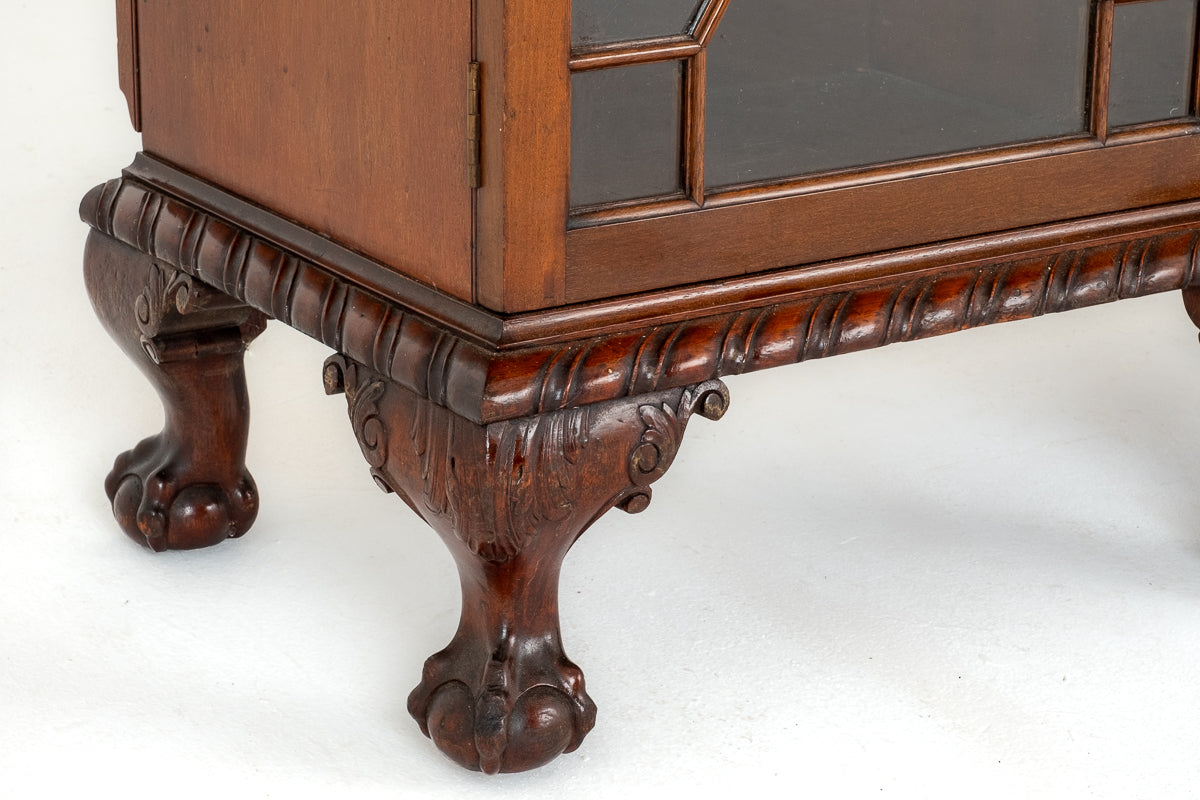 Impressive Mahogany Chippendale style 4 door breakfront bookcase