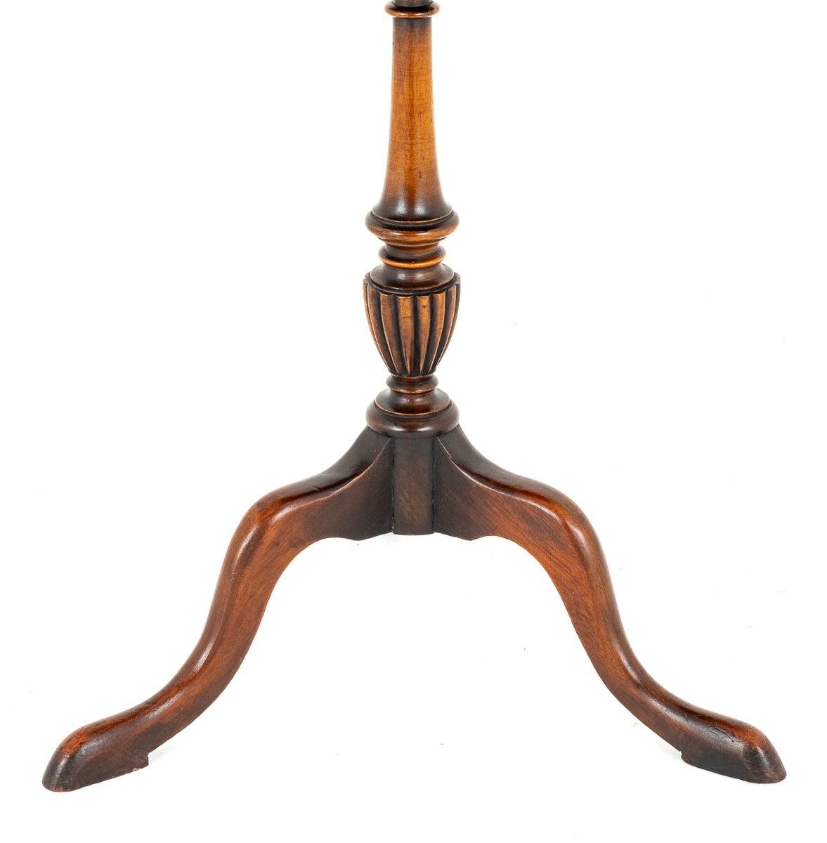 Walnut Queen Anne Style Occasional Table Georgian Shaped Legs