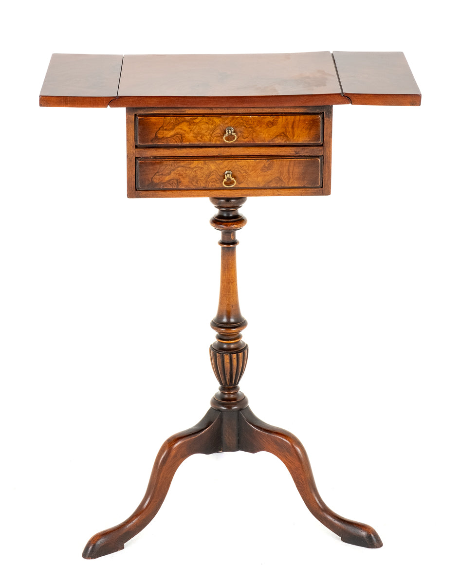 Walnut Queen Anne Style Occasional Table Georgian Shaped Legs