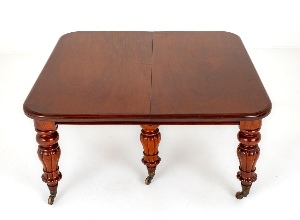 Superb William IV Mahogany Extending Dining Table