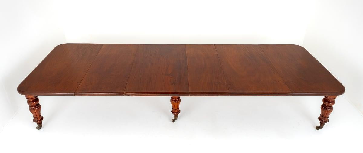 Superb William IV Mahogany Extending Dining Table