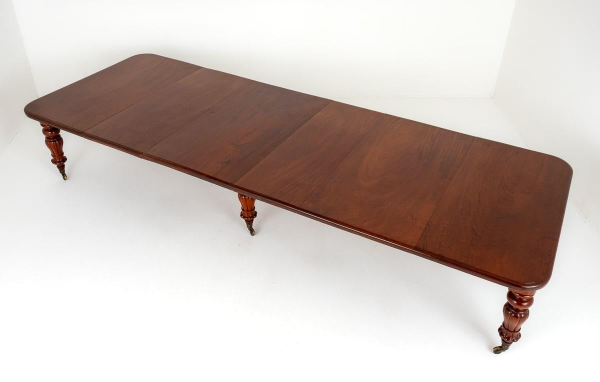 Superb William IV Mahogany Extending Dining Table