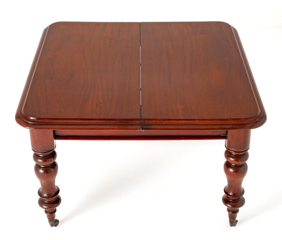 Victorian Mahogany 2 Leaf Extending Dining Table