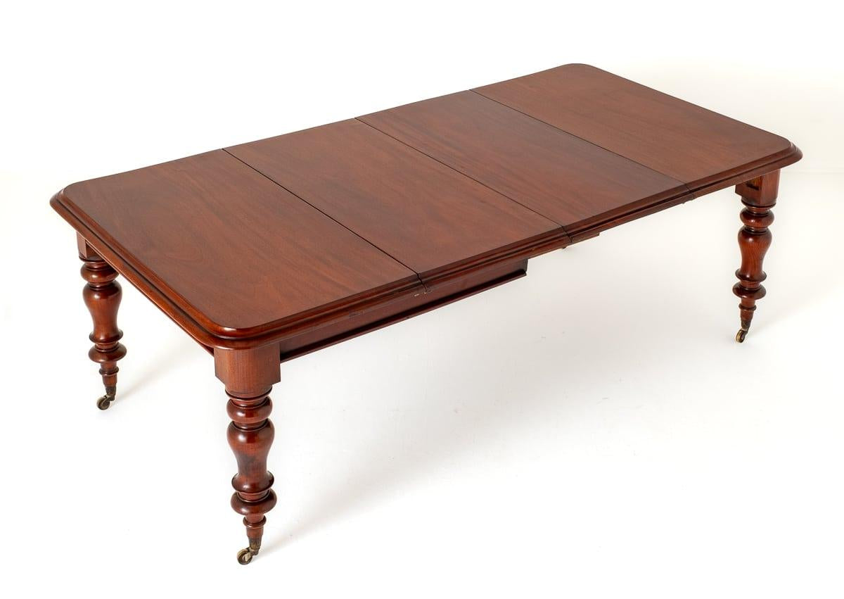 Victorian Mahogany 2 Leaf Extending Dining Table