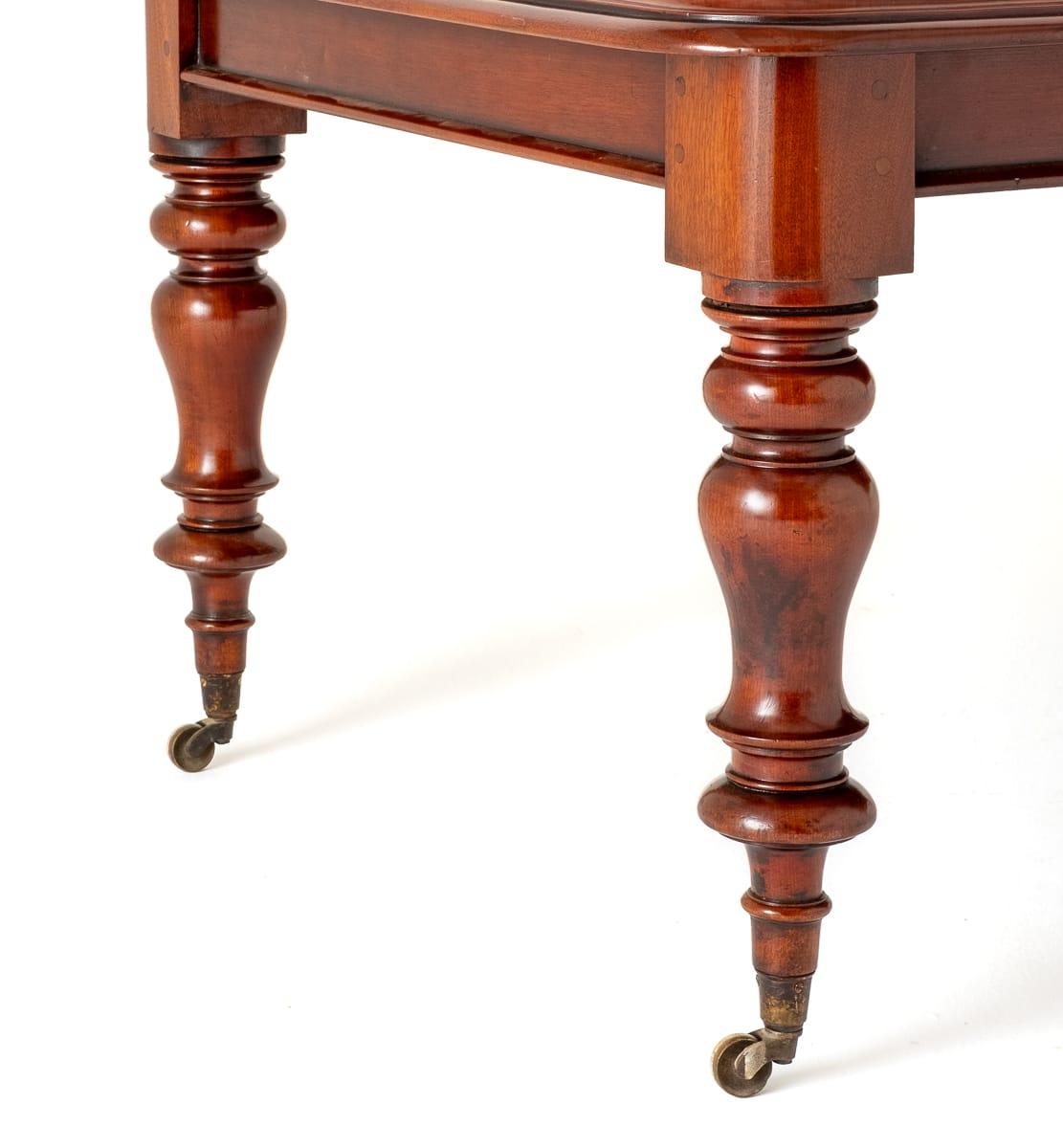 Victorian Mahogany 2 Leaf Extending Dining Table