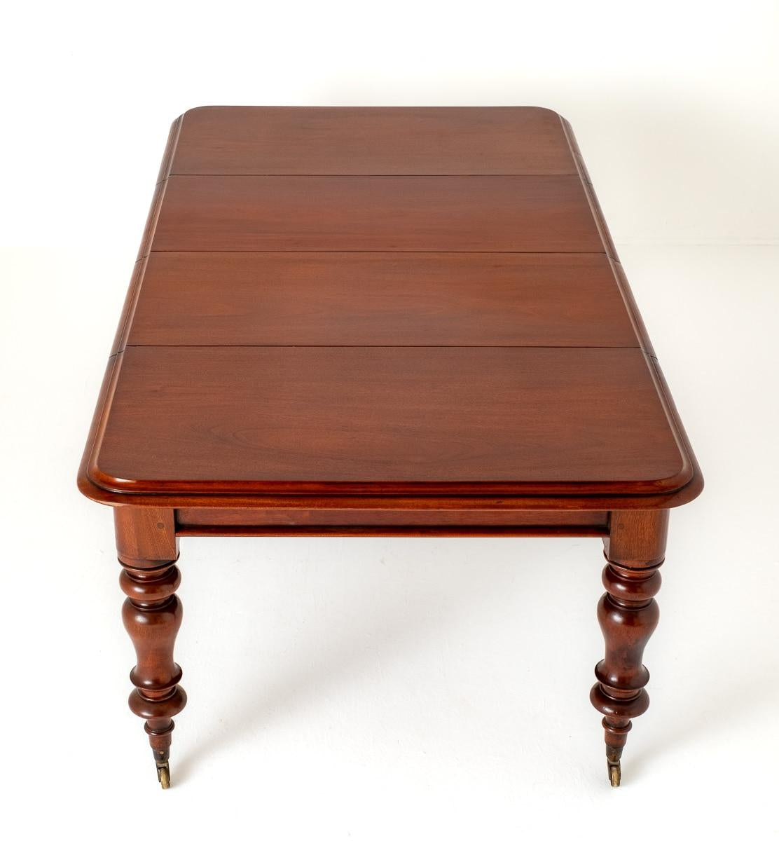 Victorian Mahogany 2 Leaf Extending Dining Table