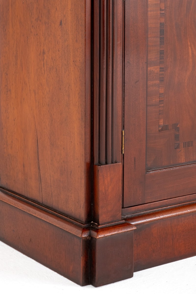 Fine Regency 2 Door Mahogany Side Cabinet