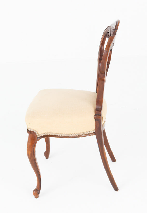 Pretty Set of 6 Walnut Victorian Cabriole Leg Chairs