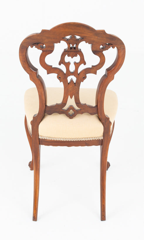 Pretty Set of 6 Walnut Victorian Cabriole Leg Chairs