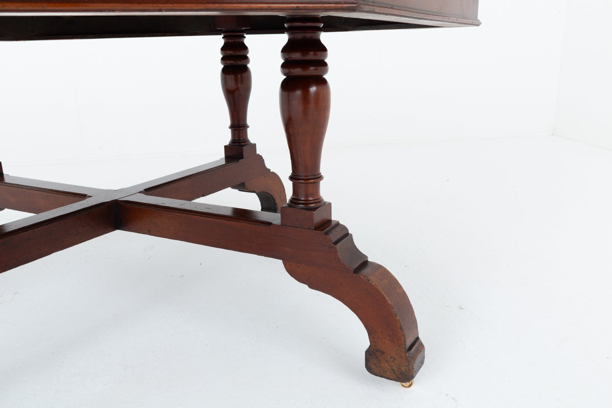 Large Victorian Mahogany Octagonal Centre / Dining Table