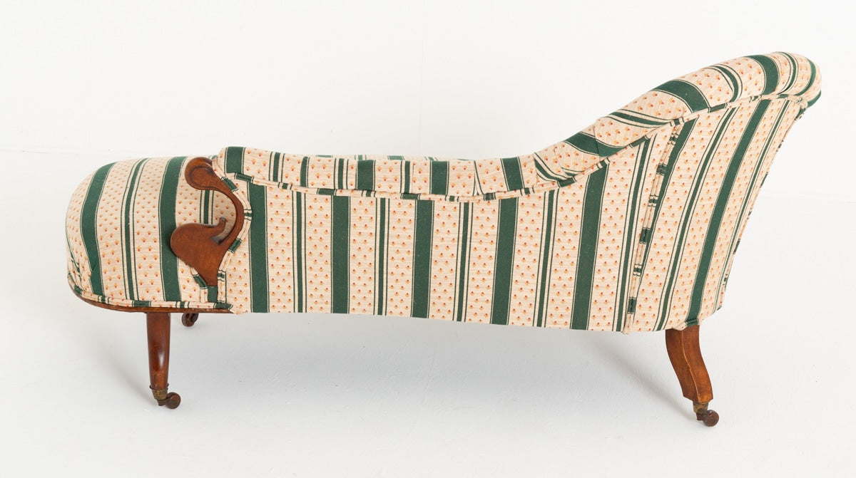 Pretty Victorian Mahogany Chaise Longue