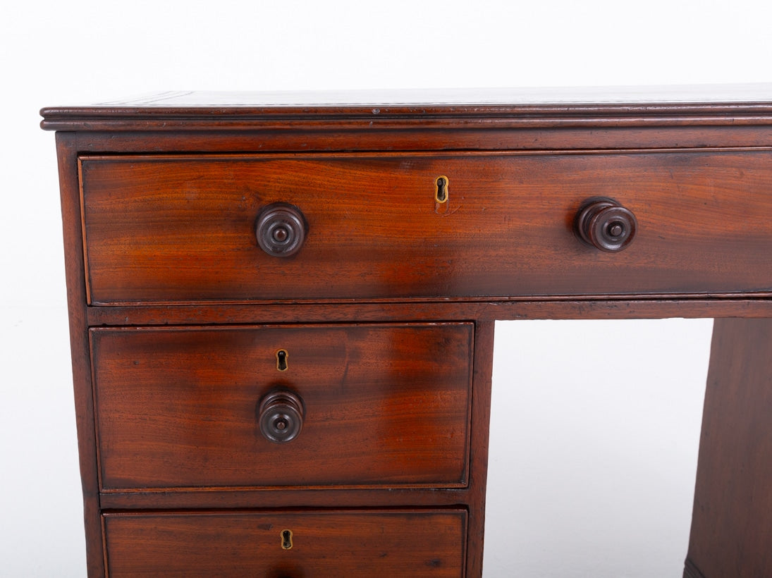 Good Quality Georgian Mahogany Pedestal Desk