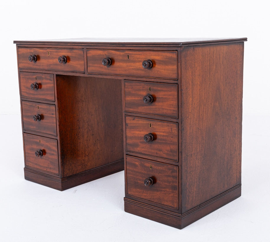 Good Quality Georgian Mahogany Pedestal Desk