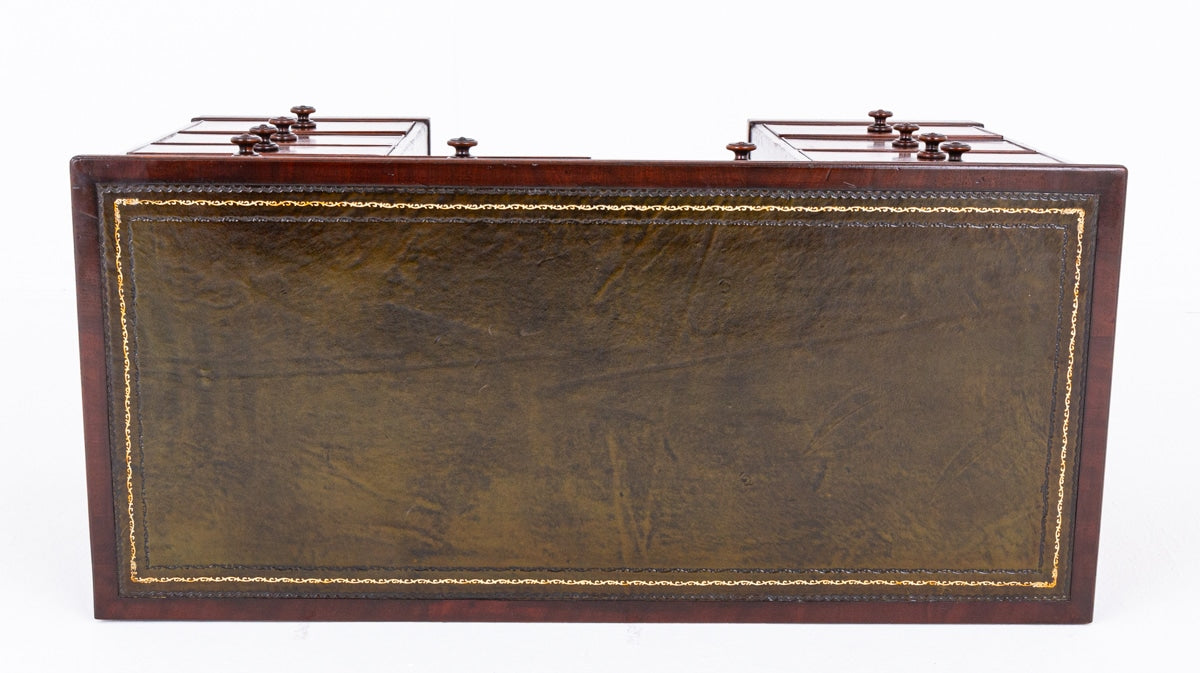 Good Quality Georgian Mahogany Pedestal Desk