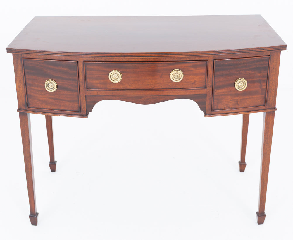 Georgian Mahogany Sideboard of small proportions
