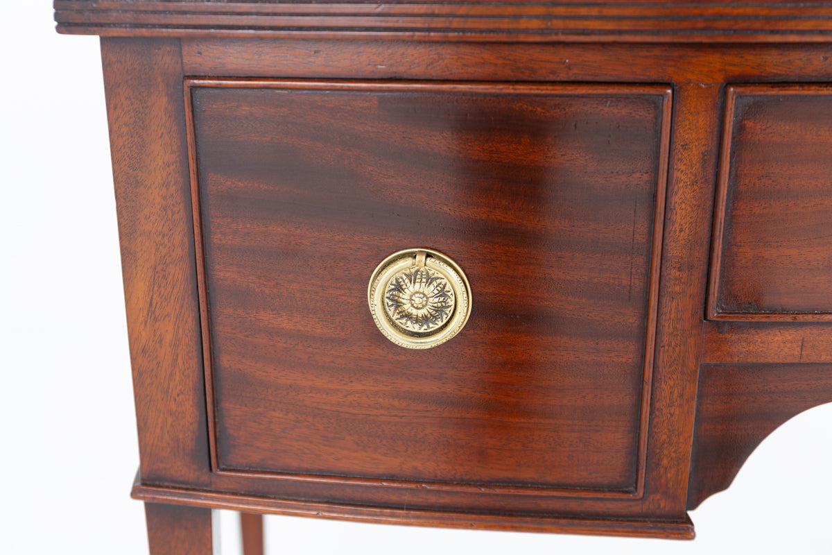 Georgian Mahogany Sideboard of small proportions