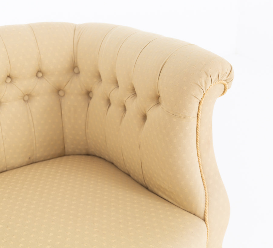 Victorian Elegant Upholstered Chesterfield