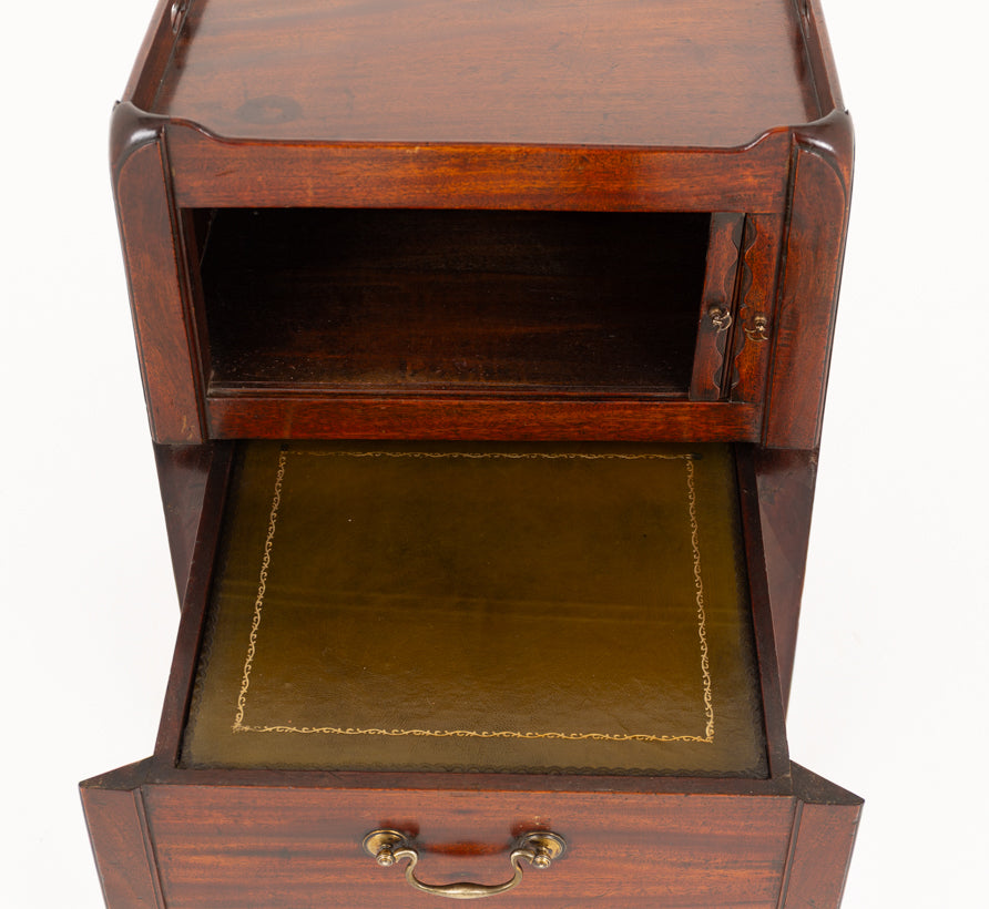 Georgian Mahogany Bedside Cabinet